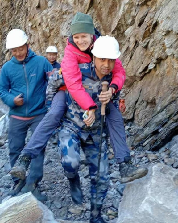 दोलखामा अलपत्र चार पर्यटकको उद्धार
