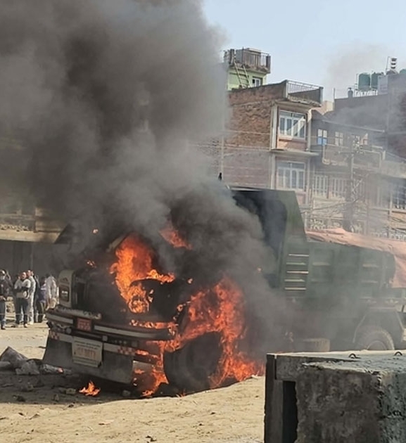 टिपरको ठक्करबाट स्कुटर चालकको मृत्यु भएपछि बनेपामा तनाव