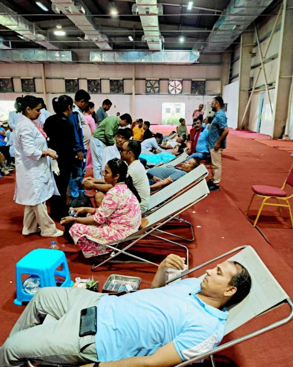 चितवनमा रक्तदान महोत्सव, एकैदिन १७१७ युनिट रगत संकलन