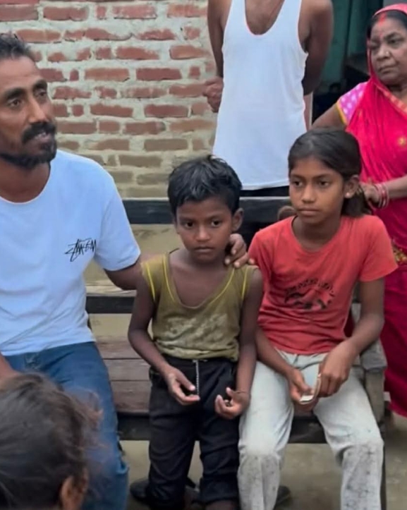 ​मिर्गौला पीडित किरण देवीलाई आर्थिक सहयोग, चार सन्तानलाई कक्षा १० सम्म निःशुल्क शिक्षा