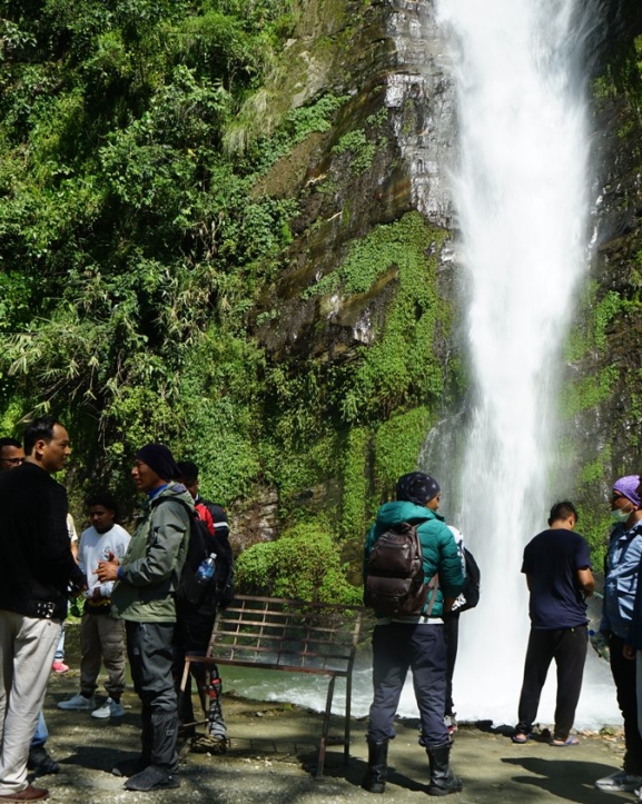 बेनी-जोमसोम यात्रामा मन बहकाउने झरनाहरू