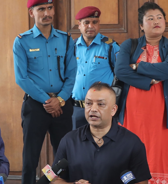 राष्ट्रिय विपत्तिमा सबै राजनीतिक दल सरकारसँगै छौँ : गगन थापा 