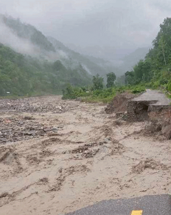 अविरल वर्षाले रिडी-वामीटक्सार र दशरथचन्द राजमार्ग अवरुद्ध