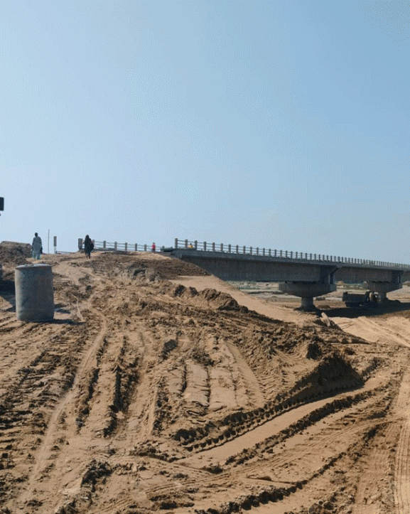 वनहरा नदीमा धमाधम पक्की पुल निर्माण हुँदै