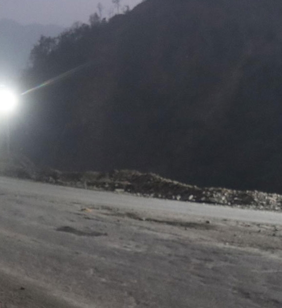 तुइन खोलाको पहिरोमा ‘फ्लड लाइट’ जडान