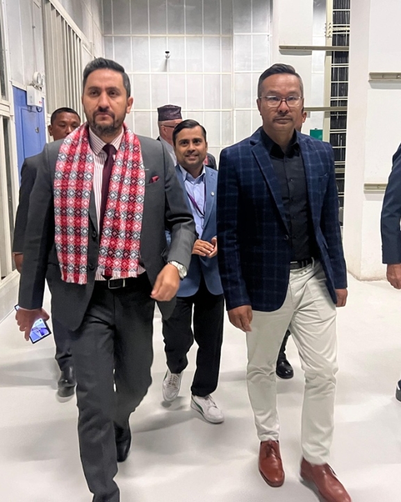 सञ्चारमन्त्री खरेलद्वारा एनसेल कार्यालय अवलोकन