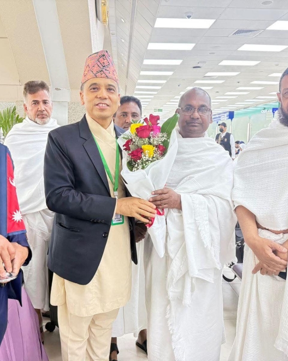 नेपाली हजयात्रीहरूको पहिलो टोली जेद्दा आइपुग्यो