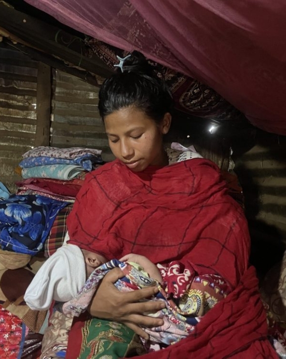 अन्तरजातीय विवाहको चोट खेप्दै मनिका परियार, घरबाट निकालिएको गुनासो