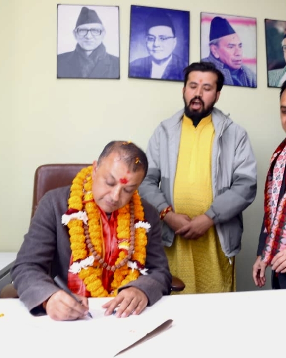 कांग्रेस सभापति थापासहित नयाँ कार्यसमितिद्वारा पदभार ग्रहण