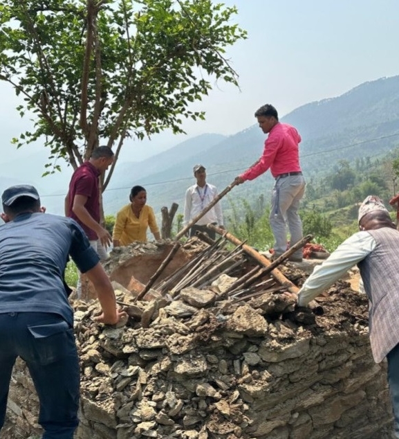 अछाममा छाउगोठमा बसेकी एक किशोरी बलात्कृत, छाउगोठ भत्काइयो