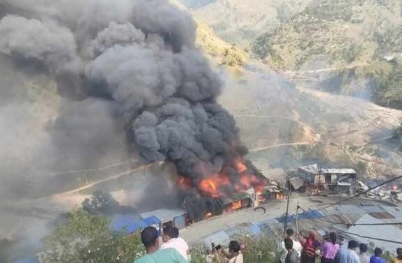 बाजुरा आगलागीः ३५ पसलमा आठ करोड बढीको क्षति