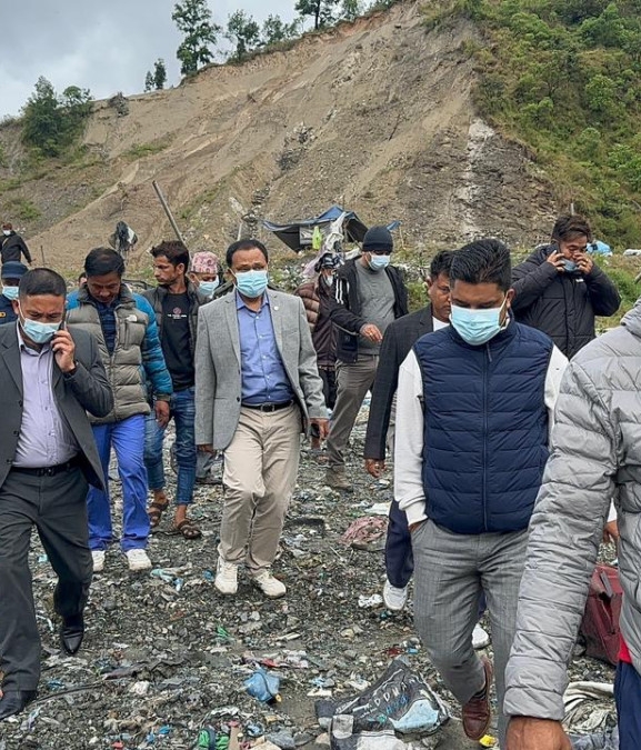 काठमाडौंको फोहोर समस्या : मन्त्री घिसिङद्वारा बञ्चरेडाँडा अनुगमन