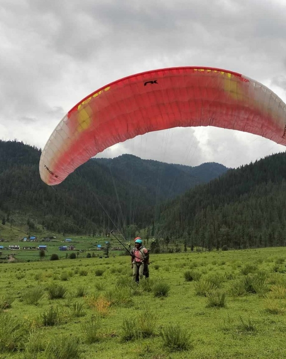 जुम्लाको गुठीचौरमा प्याराग्लाइडिङको परीक्षण उडान