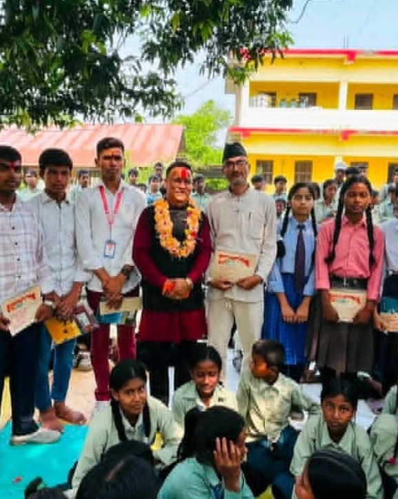 एसइईमा उत्कृष्ट नतिजा ल्याउने ६ विद्यार्थी नगदसहित सम्मानित