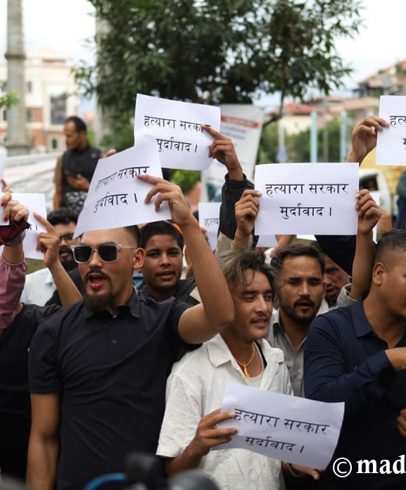 गणेश नेपाली मृत्यु प्रकरण : हत्यारा सरकार भन्दै सडकमा उत्रिए युवा (तस्बिरहरू)