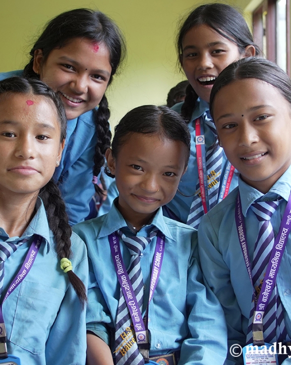 बाढी प्रभावित बागेश्वरी स्कुलले थाल्यो पढाइ, अभिभावकलाई अझै डर (तस्बिरहरू)