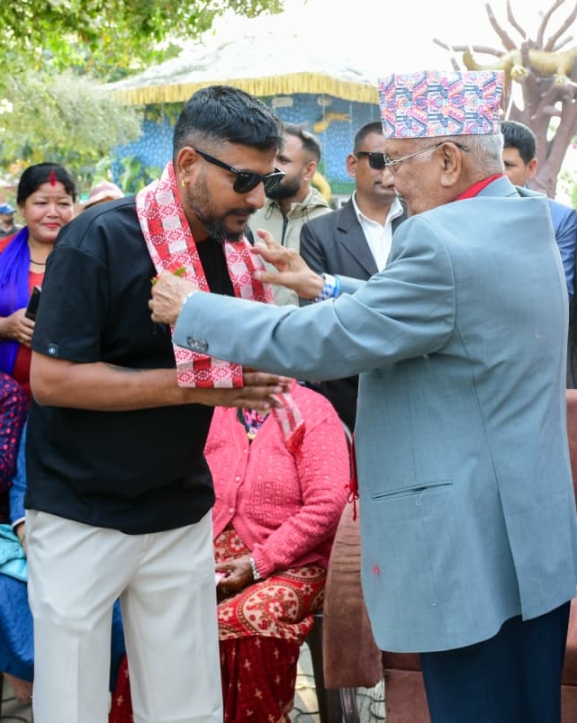 एमाले प्रवेश गर्दै खनालले भने- ‘देशमा वैदेशिक हस्तक्षेप बढ्यो, ओलीको राष्ट्रवादी अडानमा साथ दिन्छौं’