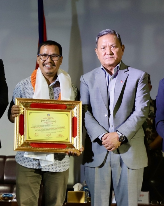 चलचित्रकर्मीलाई ‘विशिष्ट चलचित्रकर्मी परिचयपत्र’ वितरण