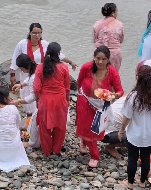 पवित्र कालीगण्डकी नदीमा स्नान गर्नेको घुइँचो
