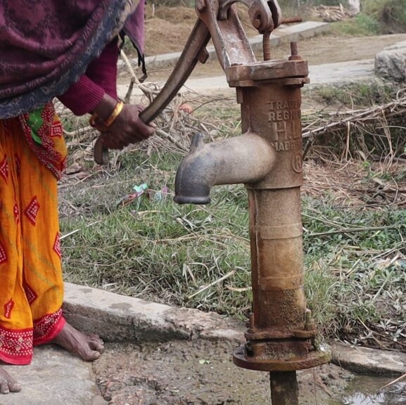 मधेशमा पानीकै हाहाकार, नागरिकले खोजे सरकार