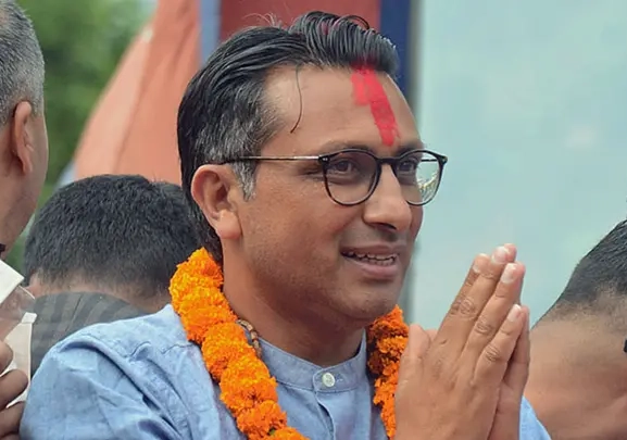 डा. स्वर्णिम वाग्ले विजयी