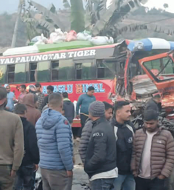 धादिङ दुर्घटना : घाइते भएका ७० जनामध्ये २ को मृत्यु