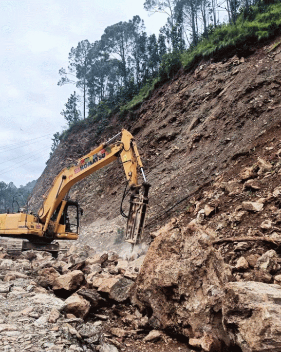 पृथ्वीराज मार्गमा यातायात अवरुद्ध
