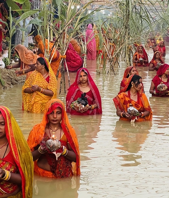 उदाउँदो सूर्यलाई अर्घ्य अर्पणसँगै छठ सम्पन्न