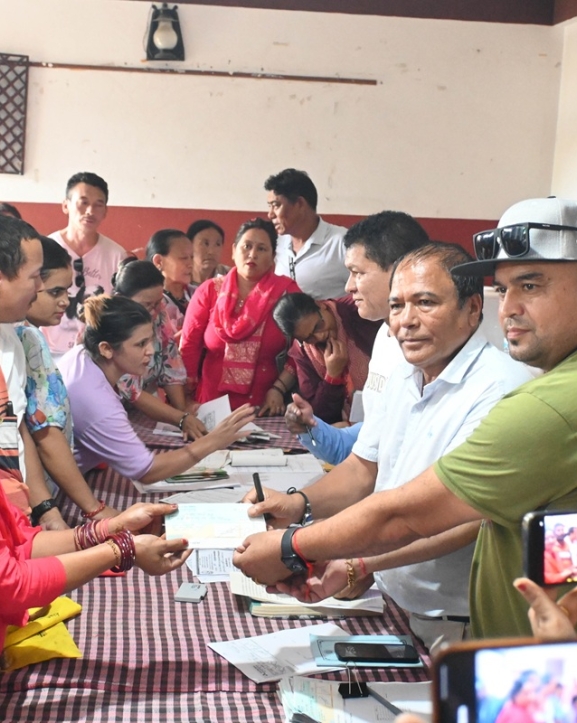 एक लाखमूनिका बचतकर्तालाई रकम फिर्ता गर्दे इमेज सहकारी