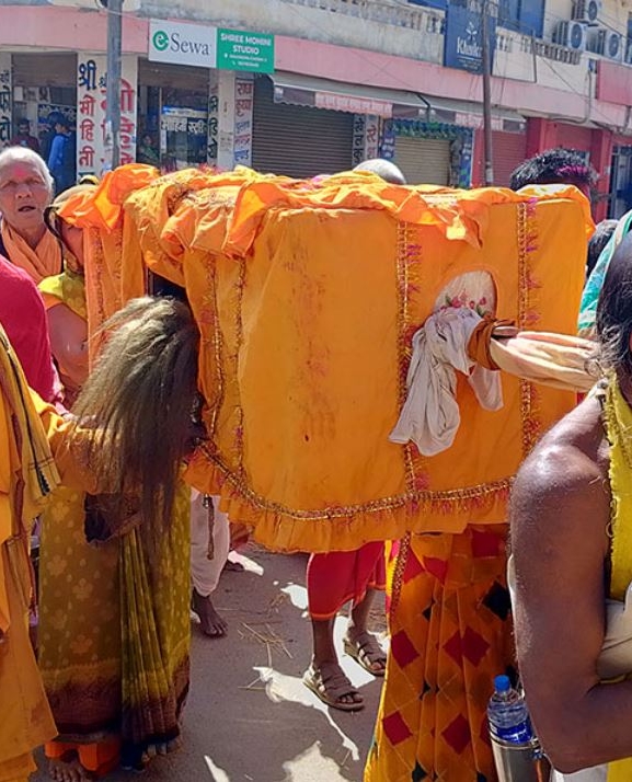 माध्यमिकी परिक्रमाका यात्री महोत्तरीको मडैमा