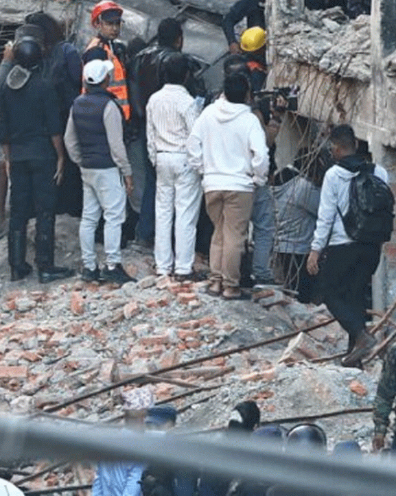 नक्सालको भाटभटेनी भत्काउने क्रममा तीन मजदुर घाइते