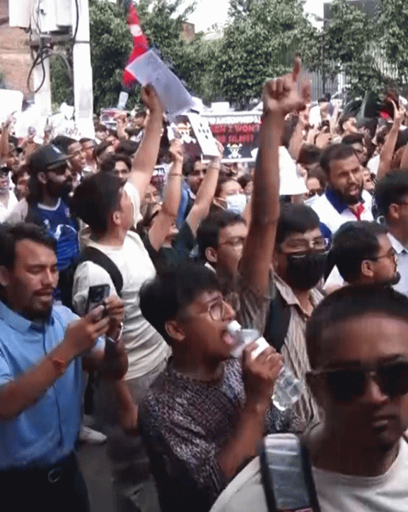 संसद भवन अगाडि उग्र बन्दै प्रदर्शन