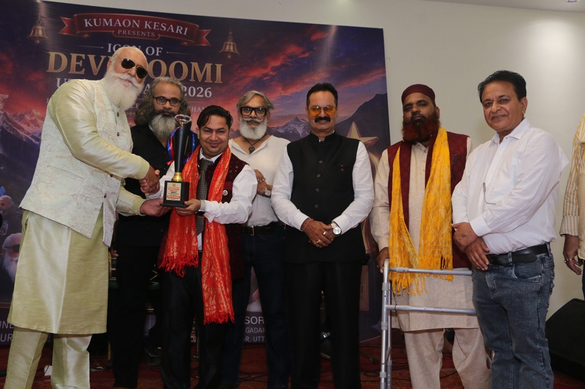 टेकराज पाण्डे ‘सर्वोत्कृष्ट मेकअप ट्रेनर तथा सेलेब्रिटी मेकअप आर्टिस्ट’ अवार्डबाट सम्मानित