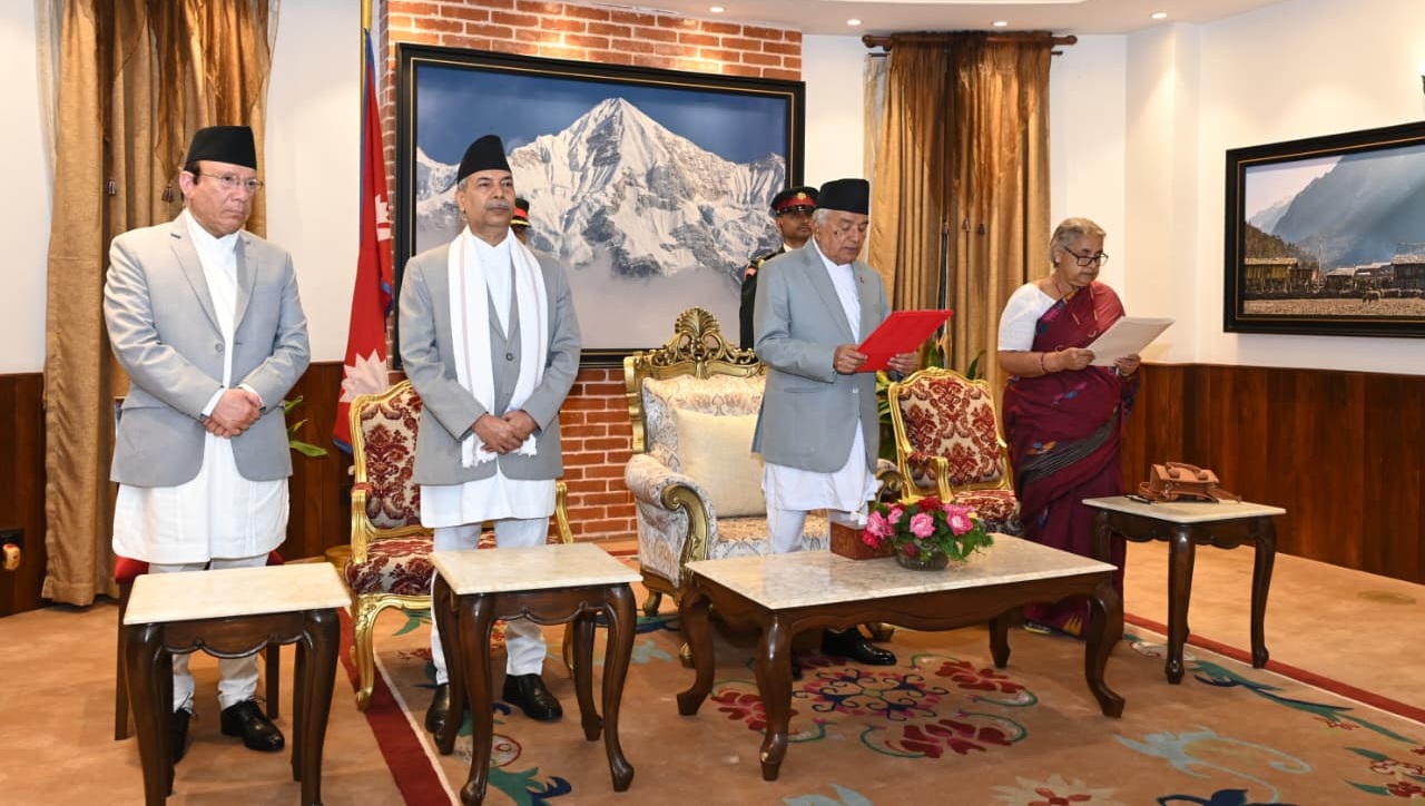 नवनियुक्त प्रधानमन्त्री कार्कीले लिइन् शपथ