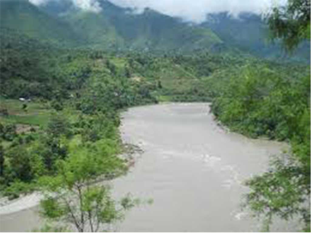 भारतबाट आएको मिनी ट्रक त्रिशूलीमा खस्यो, दुईजना घाइते