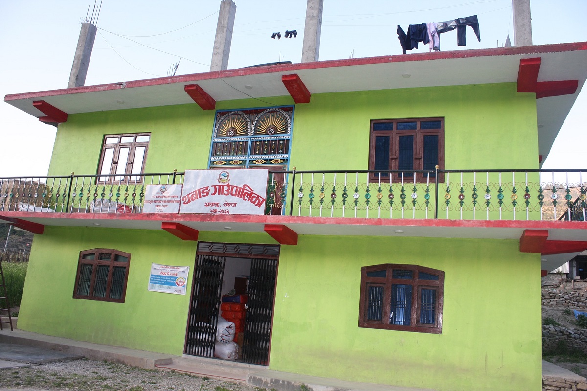 थवाङका प्रमुख कार्यकारी अधिकृतसहित सबै कर्मचारी सम्पर्कमा
