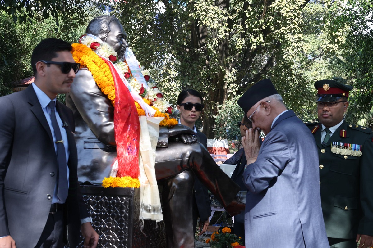 प्रधानमन्त्री ओलीद्वारा मानवअधिकारवादी नेता तुलाधरप्रति श्रद्धाञ्जली