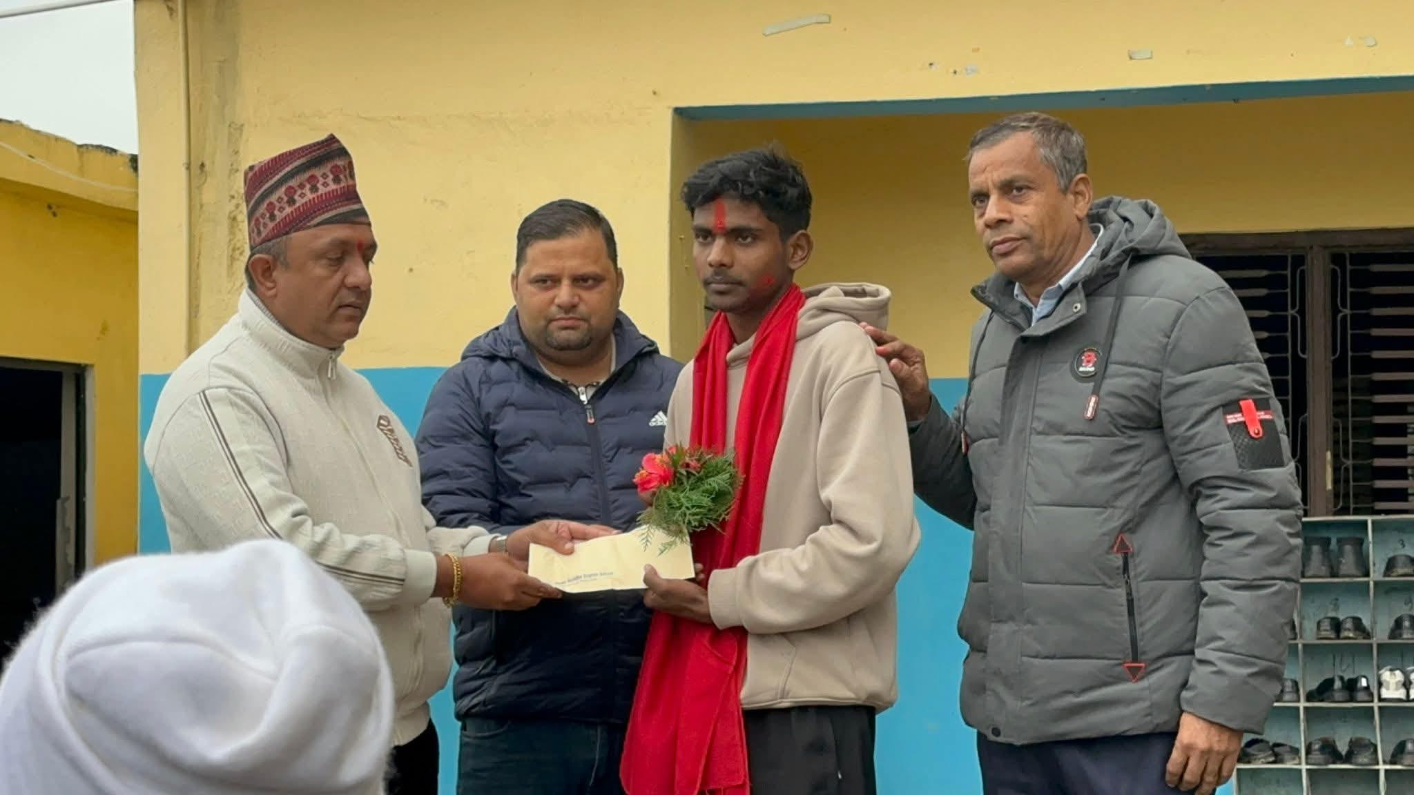 एमबीबीएसमा पूर्ण छात्रवृत्तिमा नाम निकाल्न सफल यादवलाई सहयोग