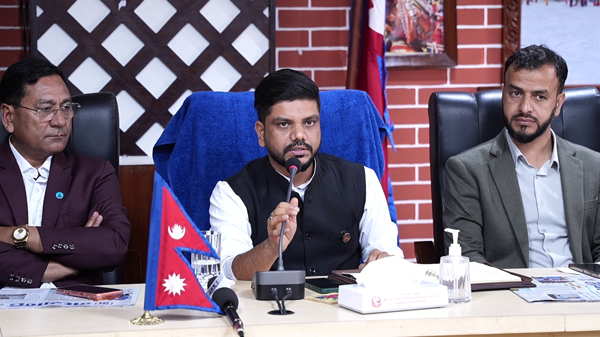 वैज्ञानिक सेवा शुल्क तोकिने श्रममन्त्री यादवको घोषणा
