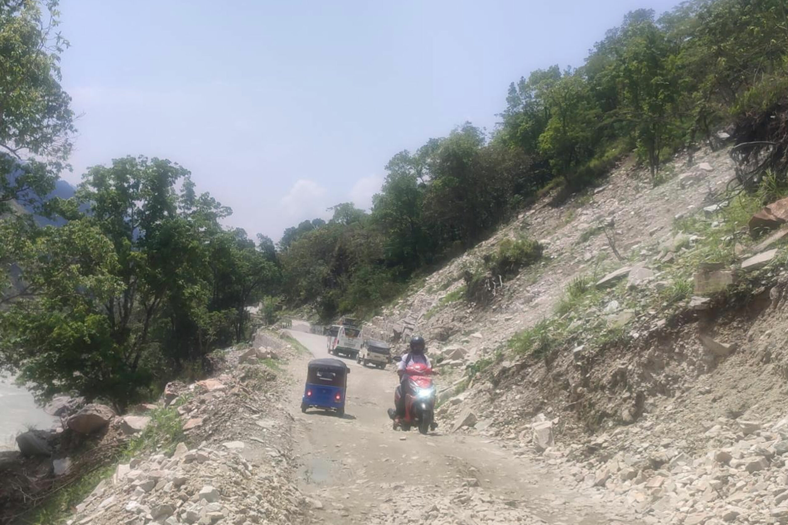 बेँसी सहर-चामे सडकमा राति सवारी सञ्चालनमा लाग्यो रोक