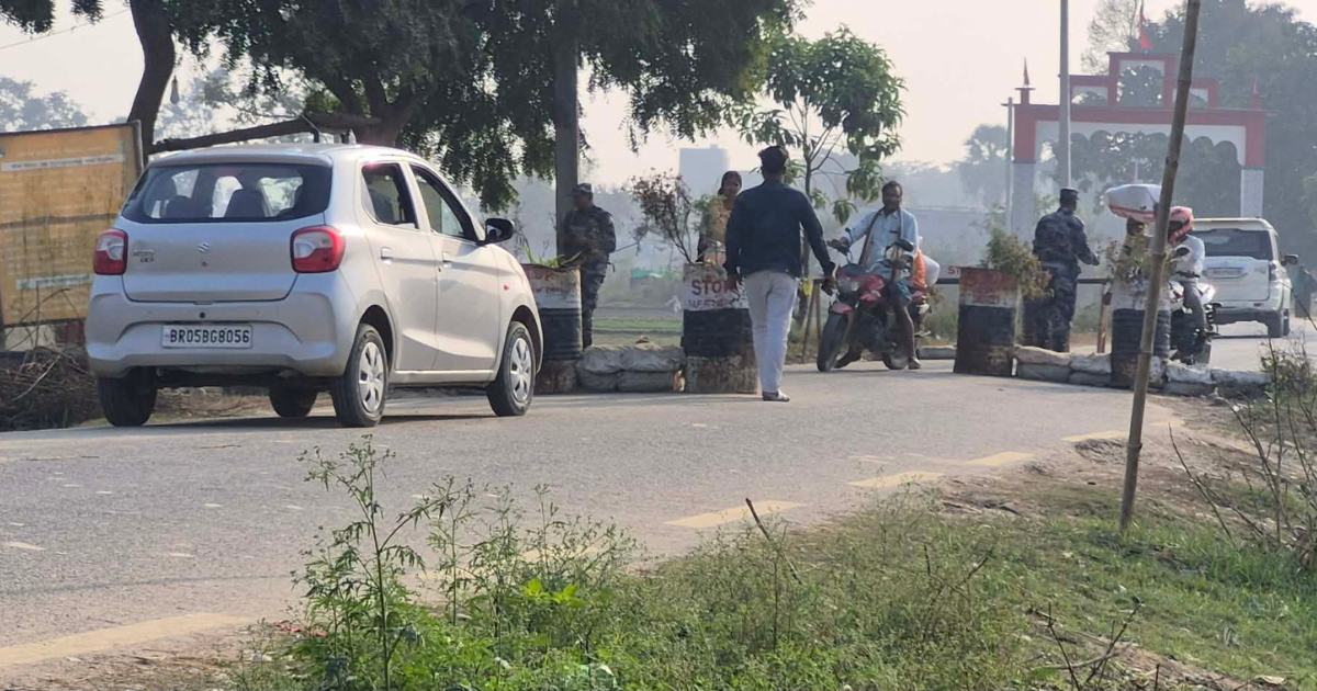 सुरक्षा संयन्त्रकै मिलेमतोमा सीमानाकाबाट प्रतिबन्धित सवारी निर्वाद आउजाउ