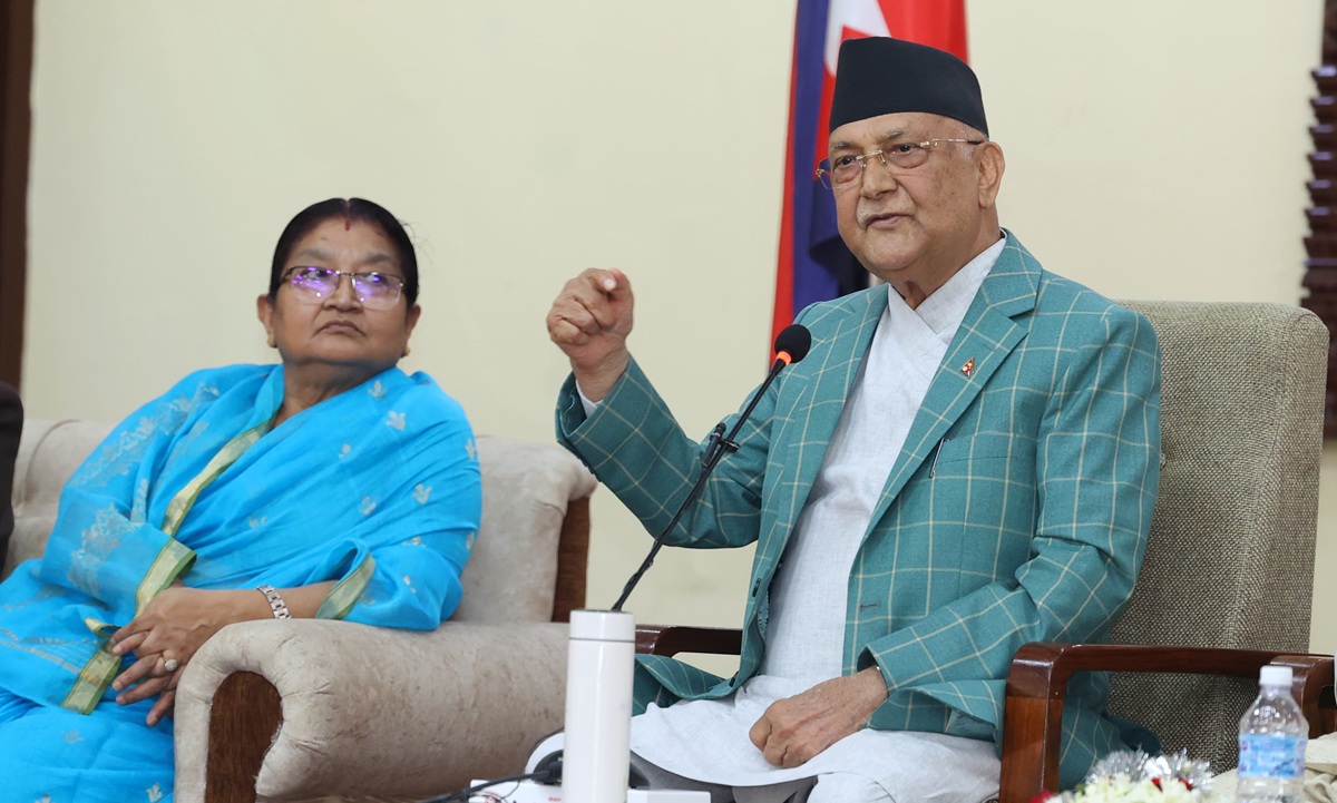 गाली गर्नै छ भने शब्दकोषबाट शब्द खोजी खोजी गरे हुन्छ : प्रधानमन्त्री ओली