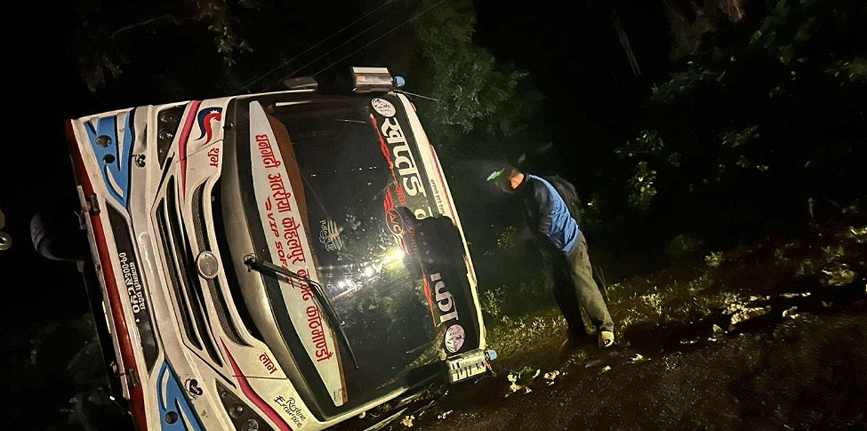 कपिलवस्तुमा बस दुर्घटना हुँदा एक जनाको मृत्यु, पाँच घाइते