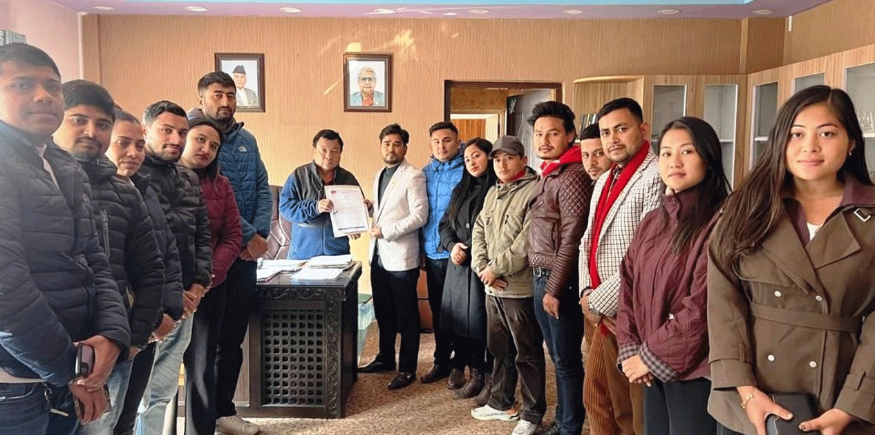 १५ बुँदे माग राख्दै विद्यार्थी युनियन अखिलले बुझायो शिक्षामन्त्रीलाई ज्ञापन पत्र