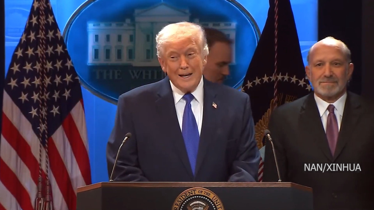 ट्रम्पद्वारा सबै देशहरूमा १० प्रतिशत ट्यारिफ लगाउने कार्यकारी आदेशमा हस्ताक्षर