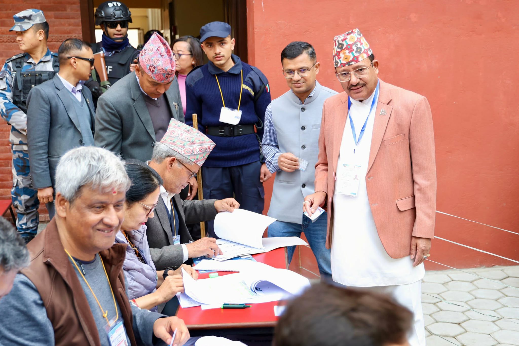 देशभर मतदान सुरु, अशक्त र जेष्ठ नागरिकलाई छुट्टै सुविधा 