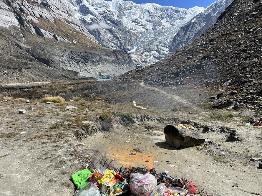 पदमार्ग र अन्नपूर्ण आधार शिविरमा खेलाडीले गरे सरसफाइ