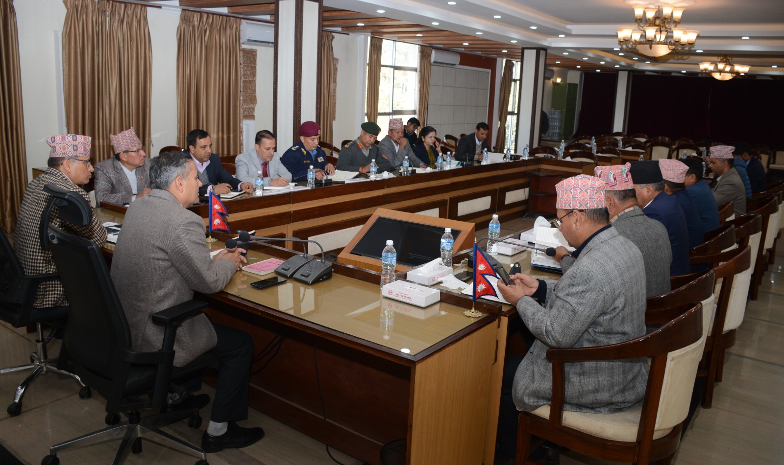 निर्वाचन सुरक्षा सम्बन्धमा गृहमन्त्री अर्यालद्वारा प्रदेशका प्रमुख सचिवहरूसँग छलफल