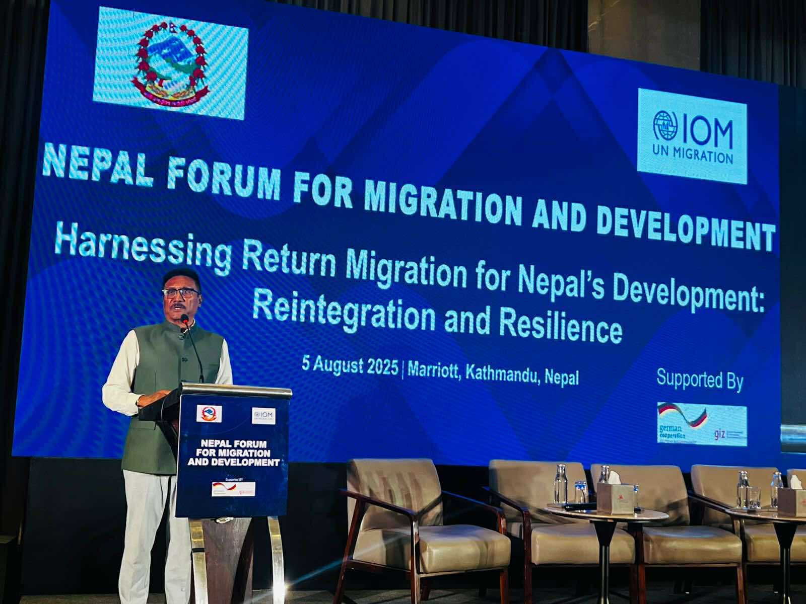 नेपाली युवा विदेश मात्रै गएका छैनन्, फर्किएका पनि छन् : श्रममन्त्री भण्डारी