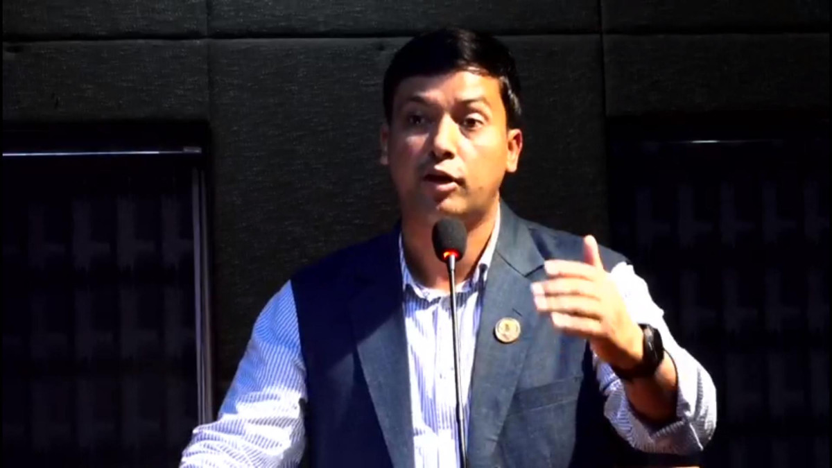 गगनलाई महेशले भने- संसदको शक्ति सन्तुलन हेरेर संविधान संशोधनमा हात हाल्नुपर्छ